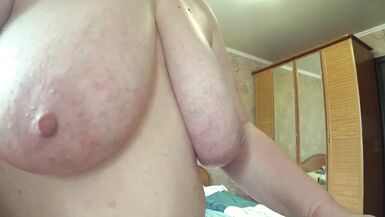 Milf Big Tits shows off her natural saggy tits in close-up view - 11 image