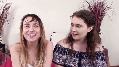 Mate ces MILFs sexy se faire défoncer la chatte serrée par une grosse bite en manque d’emploi