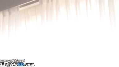 Tsubasa Takanashi stöhnt vor Lust, während ihre behaarte Muschi doggystyle geleckt und gefickt wird