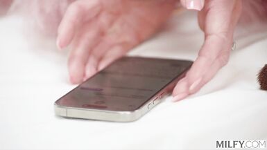 MILF pelirroja trofeo Zoe Grey recibe servicio de habitación BBC mientras su esposo está fuera