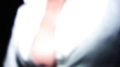 Paige Palins perfekte Titten and Mund werden vollgesabt, während sie Doggern mit Mund und großen Titten verwöhnt