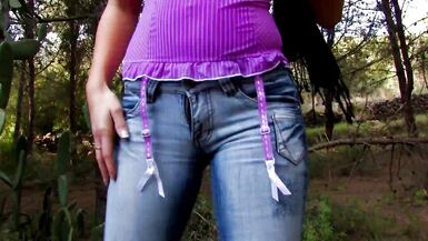 Mira a Terry Kemaco y Dalila Ray en lencería y medias haciendo una mamada profunda a una polla grande - 1 image