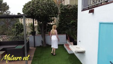 Lucia Kury, MILF espagnole sexy, chevauche un jeune étudiant en cowgirl et en levrette