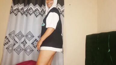 Lika, the African MILF, tries squirting like a pro