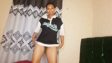 Lika, the African MILF, tries squirting like a pro