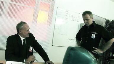 Dirty Dog and Kristi Klenot nehmen Ben Dover im UK-Office-Dreier abwechselnd ran