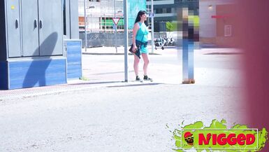 Emmita Smile seduce un giovane con le sue tette grosse e il dirty talk