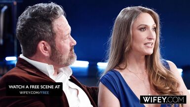 Il marito di Brandi Johnson guarda mentre lei viene spit-roastata e creampie mentre le leccano la figa e la scopano a pecorina