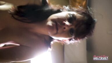 Regarde McKayla gorge profonde baveuse et chatte défoncée par Jeff Lacy