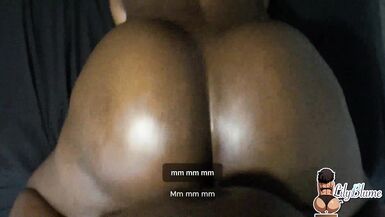 Lily Blume leva uma sentada forte de quatro e leva uma gozada enorme na bunda preta - 14 image