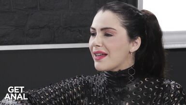 Valentina Nappi's insatiable appetite for anal leads to a hot interview with Luca Ferrero - 4 image