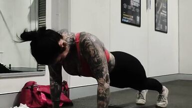 Watch Melody Radford flaunt her fit body at the gym in tight workout clothes and a tight top