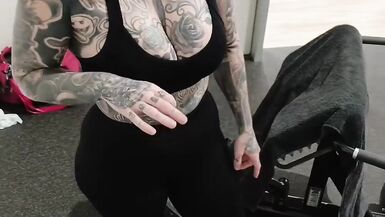 Watch Melody Radford flaunt her fit body at the gym in tight workout clothes and a tight top