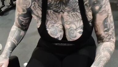 Watch Melody Radford flaunt her fit body at the gym in tight workout clothes and a tight top