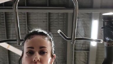 Watch Melody Radford flaunt her fit body at the gym in tight workout clothes and a tight top