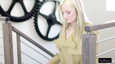 顽皮熟女早餐时用阴户给她的男人带来惊喜 - 昆顿·詹姆斯 (Quinton James) 和莉亚·罗斯 (Ria Rose) 奋力骑行并被射中