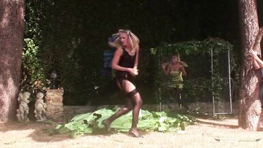 Valerie Pearl, Angel Long & Pascal White take turns stuffing their cunts with toys and taking facials