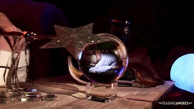 Keiran Lee, Alicia Rhodes, Jamie Brooks ve Paul Black topuklu ayakkabılarla çılgın bir çifte penetrasyon partisine katılıyor