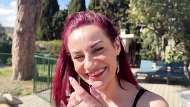 Minyon Fransız MILF Sally Lys ve iki arkadaşı Juan Demesa ile sıcak bir üçlüde çılgına dönüyor