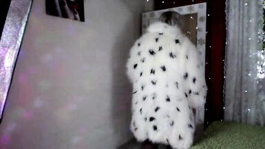 AimeeParadise's fiery locks and squirting pussy in a furrycoat
