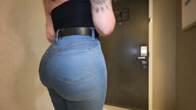 Sensuous Samara can't resist her Arab MILF's big tits & curvy body