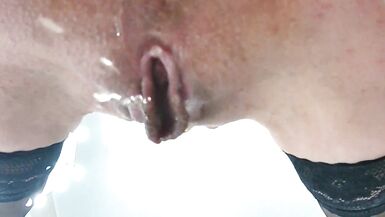 Compilación de lluvia dorada. Femdom piss. Afeitar coño. Ep 10304 - 2 image
