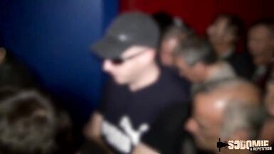 Carla, entre bukkake et sodomie, en voilà une belle salope