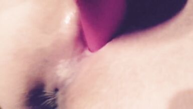 Pregnant MILF Masturbates until she Squirts - 4 image