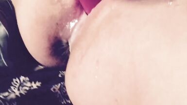 Pregnant MILF Masturbates until she Squirts - 5 image