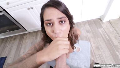La matrigna Alexis Zara fa colazione in topless - 5 image