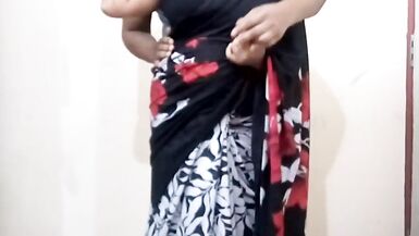Big Boobs Indian Saari Girl Blow Job Till He Cum - 2 image