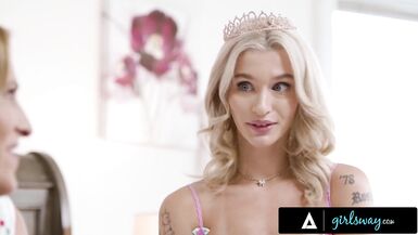 Kylie Le Beau & Annie King caught in a steamy MILF threesome with strap on action