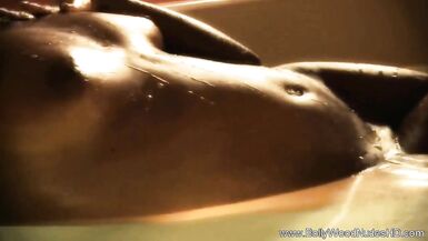 Watch India's seductive moves in this Indian MILF strip tease