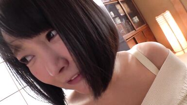 Regarde Arisa Hanyu, une MILF japonaise sexy, se faire plaisir avec ses gros seins naturels et son gros cul rond dans la chambre