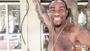 Syren De Mer & Rome Major get wet & wild in poolside sensual session