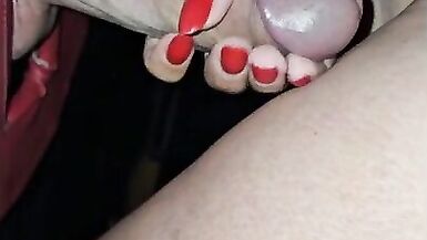 Regarde la MILF mariée Carol Marques se faire démonter par un mec bien monté pendant que son mari cocu regarde en humiliation.