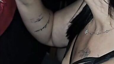 Regarde la MILF mariée Carol Marques se faire démonter par un mec bien monté pendant que son mari cocu regarde en humiliation.