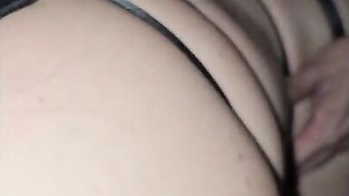 Regarde la MILF mariée Carol Marques se faire démonter par un mec bien monté pendant que son mari cocu regarde en humiliation.