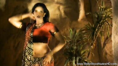 India's Indian girlfriend goes wild with solo erotic dance and erotic sex