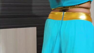 Mamba Negra y Lord Mamba dominan a Arabian Jasmine en una locura anal cosplay amateur salvaje