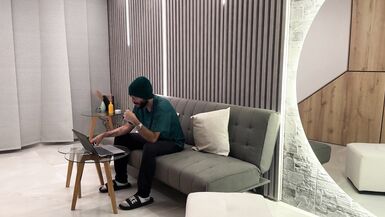 Guarda Kataleya Gil mentre aiuta il cognato con la moglie mentre il suo corpo latino tettona viene coperto di sperma.