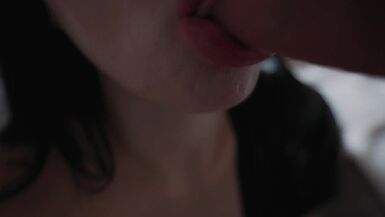 Jeu anal avec dirty talk, jeu anal et gode avec une belle-mère blanche
