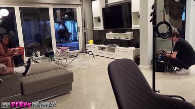 Detrás de cámaras con Riley Jacobs y Chris Lockwood: la primera vez de una MILF tragando hasta el fondo y montando arriba