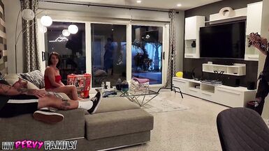 Detrás de cámaras con Riley Jacobs y Chris Lockwood: la primera vez de una MILF tragando hasta el fondo y montando arriba