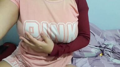 Maria Culono, la MILF latina pulpeuse, samuse dans une vidéo maison