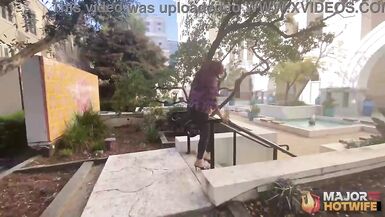 Vanessa sexy y MILF morena petite se lanzan una fiesta de sexo duro con BBCs y lencería