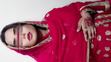 Priya 和 Arsal 一起看色情片时调皮