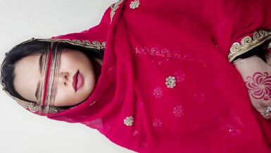 Priya 和 Arsal 一起看色情片时调皮