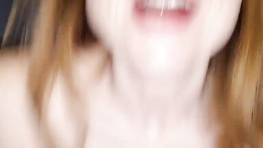 Compilation solo de Lily Kink : MILF suppliante et reine du rebond en lingerie rose