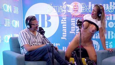 Kata Sanchez can't resist vibrating machine and squirts like a pro in solo action - Juan Bustos Podcast